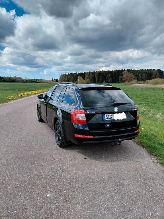 Second-hand Skoda Octavia Active 150 CP (110 kW) 2016 Negru Break