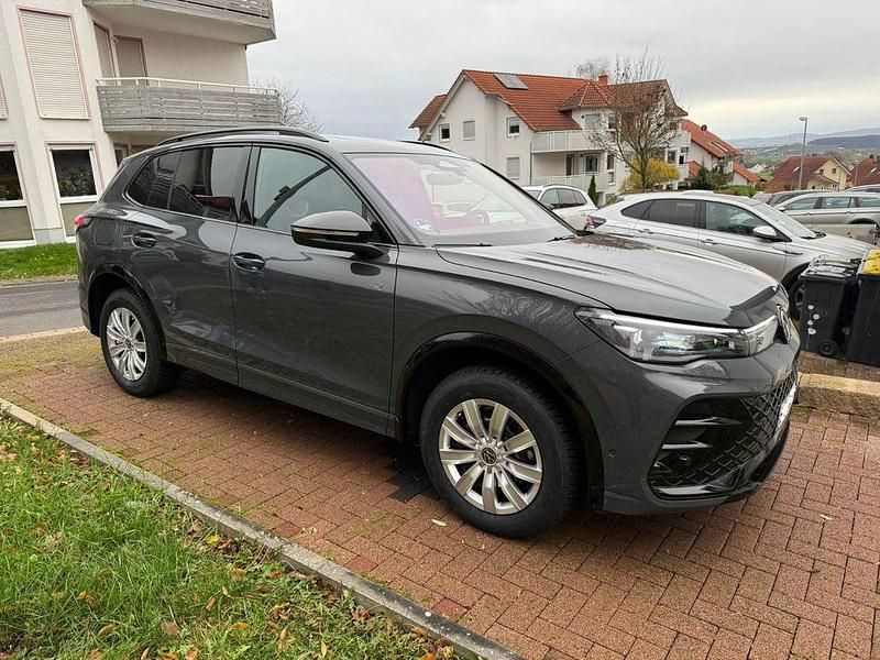 Gebraucht VW Tiguan Pro 204 PS (150 kW) 2025 Grau SUV