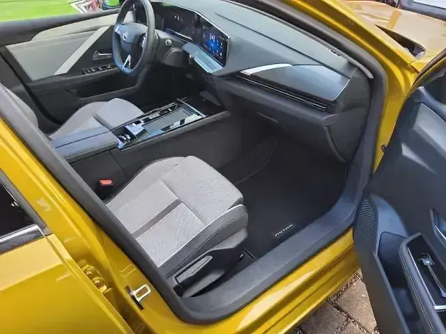 Gebraucht Opel Astra Elegance 181 PS (133 kW) 2022 Kult gelb metallic Kleinwagen