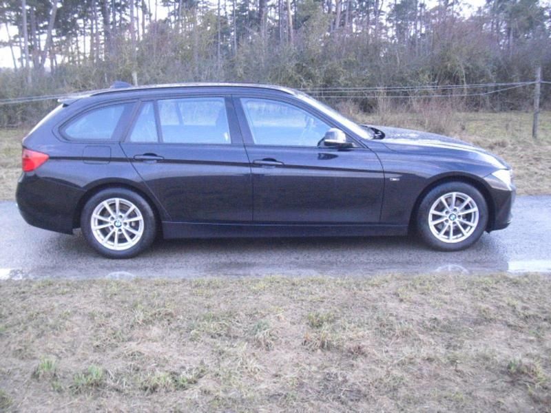 Gebraucht BMW 318 Sport Line 143 PS (105 kW) 2014 Schwarz Kombi