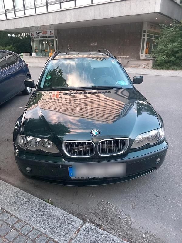 Grün Gebraucht 2004 BMW 318 Kombi | 950 € (Guter Preis) - Bild 1/4