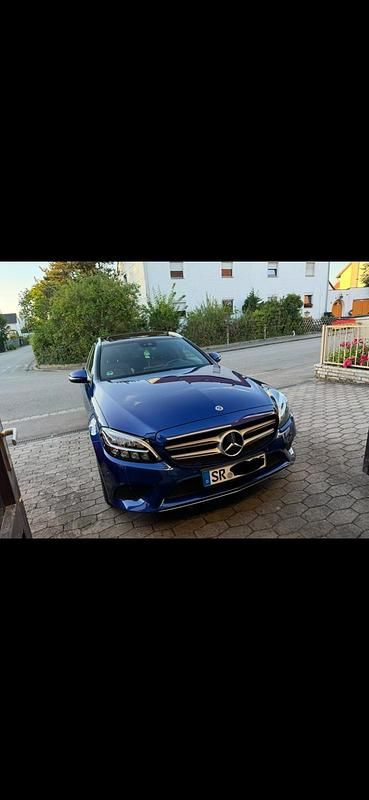 Gebraucht Mercedes C220 194 PS (142 kW) 2018 Blau Kombi