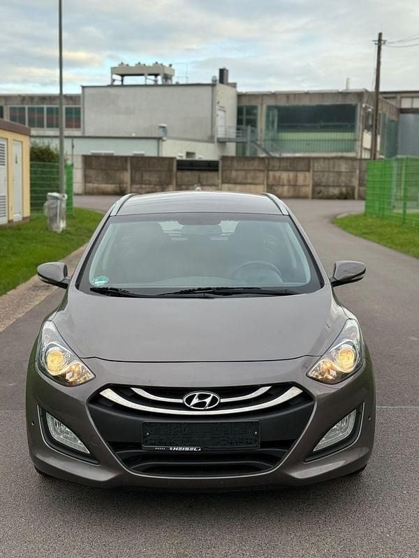 Braun Gebraucht 2015 Hyundai i30 Style Kombi | 5.250 € (Guter Preis) - Bild 1/4