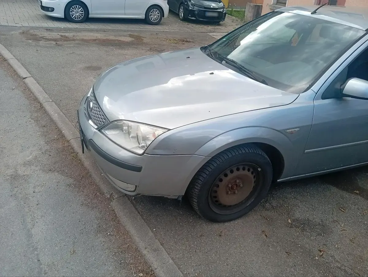 Gebraucht Ford Mondeo 125 PS (91 kW) 2006 Silber Limousine