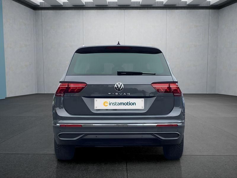 Grau Gebraucht 2024 VW Tiguan SUV | 36.599 € (Fairer Preis) - Bild 1/4