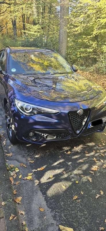 Blau Gebraucht 2019 Alfa Romeo Stelvio Tech Edition SUV | 23.700 € (Fairer Preis) - Bild 1/4
