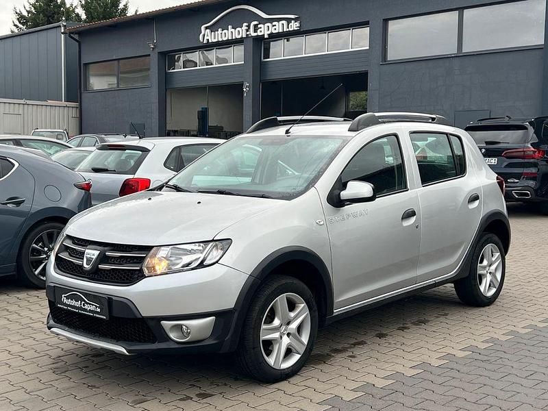 Grau Gebraucht 2016 Dacia Sandero Prestige Kleinwagen | 7.799 € (Fairer Preis) - Bild 1/4