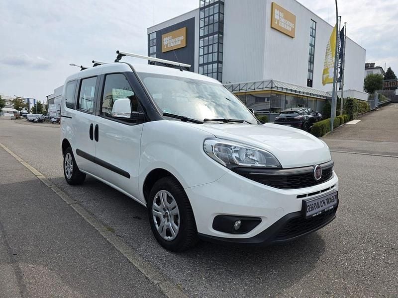 Weiß Gebraucht 2017 Fiat Doblò Van / Kleinbus | 12.990 € (Teuer) - Bild 1/4