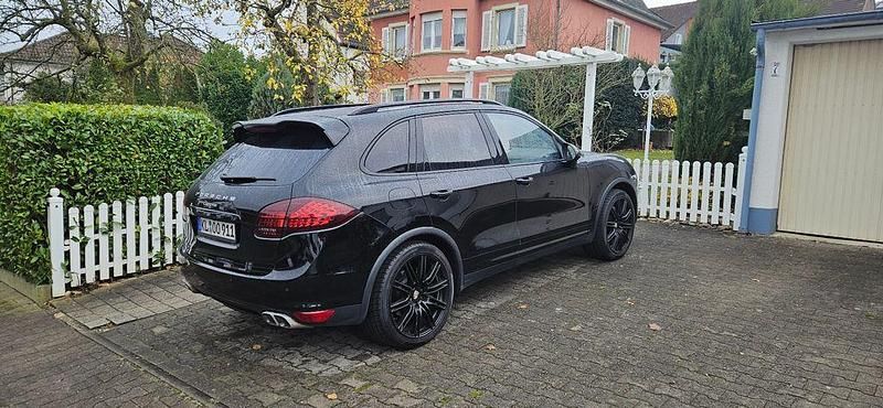 Schwarz Gebraucht 2014 Porsche Cayenne Turbo SUV | 19.911 € - Bild 1/4