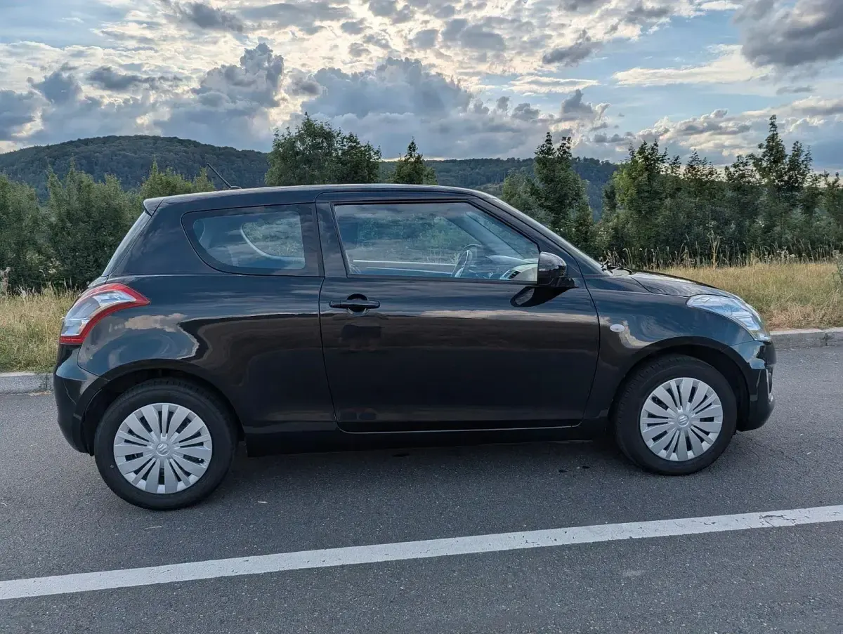 Gebraucht Suzuki Swift Club 94 PS (69 kW) 2015 Schwarz Kleinwagen