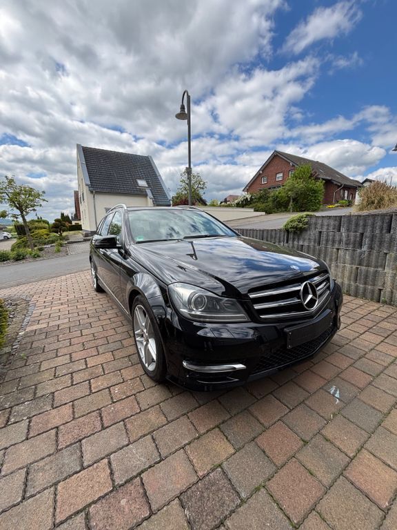 Schwarz Gebraucht 2012 Mercedes C200 Kombi | 7.200 € (Fairer Preis) - Bild 1/4