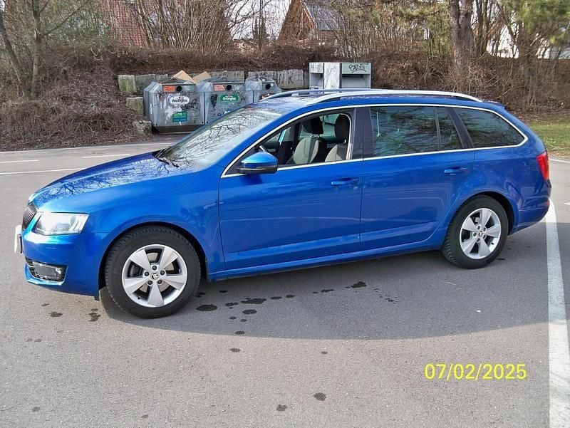 Blau Gebraucht 2016 Skoda Octavia Style Kombi | 7.900 € (Superpreis) - Bild 1/4