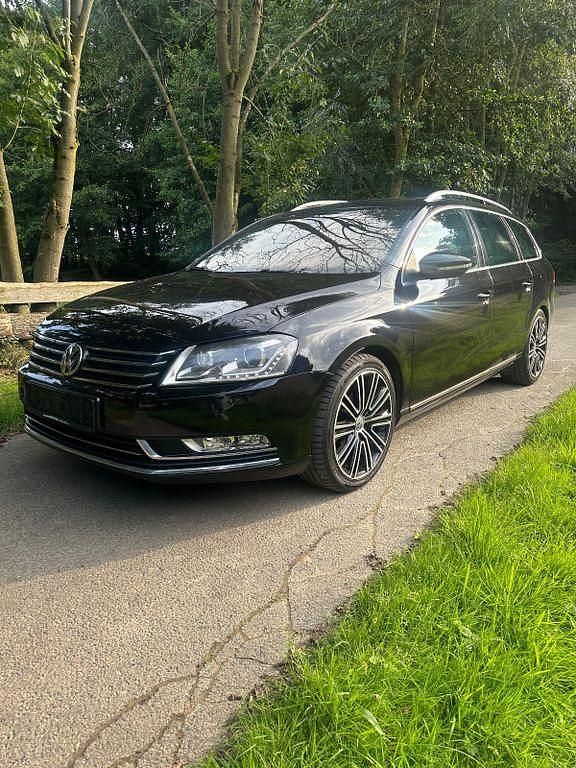 Schwarz Gebraucht 2013 VW Passat Exclusive Limousine | 8.290 € (Superpreis) - Bild 1/4