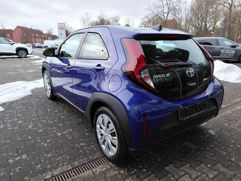 Neu Toyota Aygo X Business Edition 72 PS (52 kW) 2025 Blau SUV