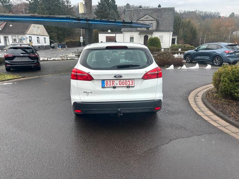 Gebraucht Ford Focus 95 PS (69 kW) 2014 Weiß Kombi