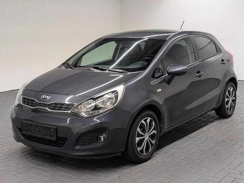 Graphit met. Gebraucht 2013 Kia Rio DREAM-TEAM Edition Limousine | 7.980 € (Etwas zu teuer) - Bild 1/4