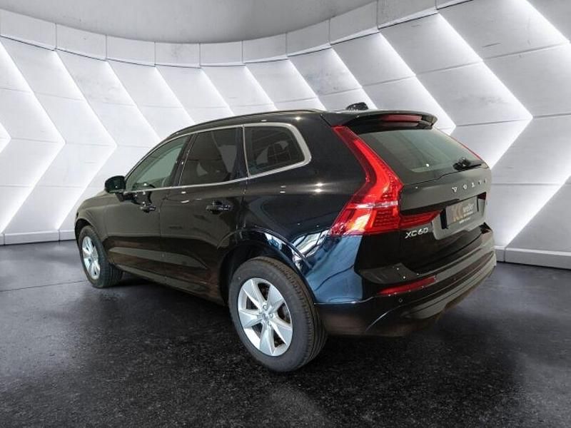 Gebraucht Volvo XC60 Core 197 PS (144 kW) 2022 Black stone, solid / solid SUV