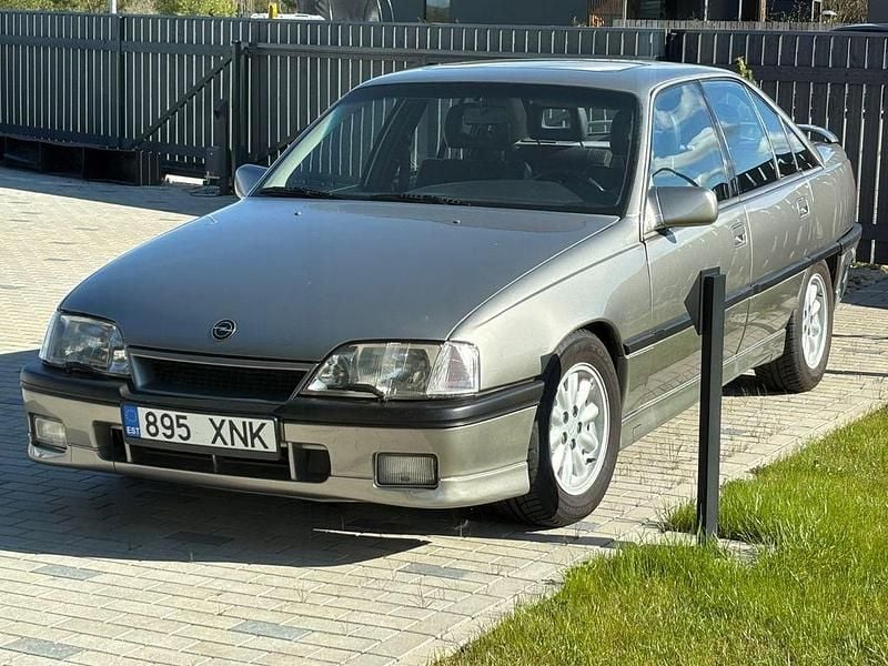 Braun Gebraucht 1992 Opel Omega Limousine | 7.890 € - Bild 1/4