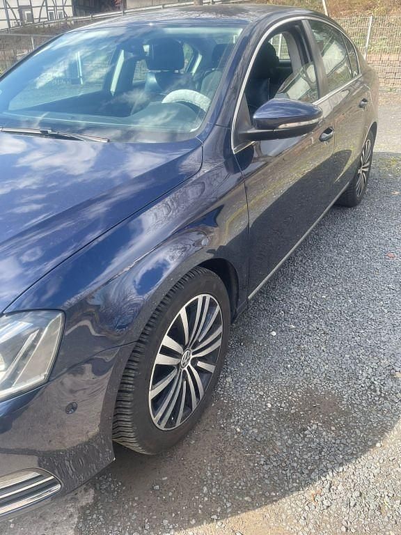 Gebraucht VW Passat Highline 160 PS (117 kW) 2011 Blau Limousine