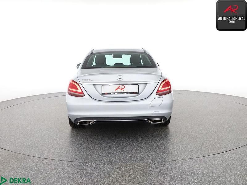 Gebraucht Mercedes C300e Avantgarde 320 PS (235 kW) 2020 Iridiumsilber Limousine