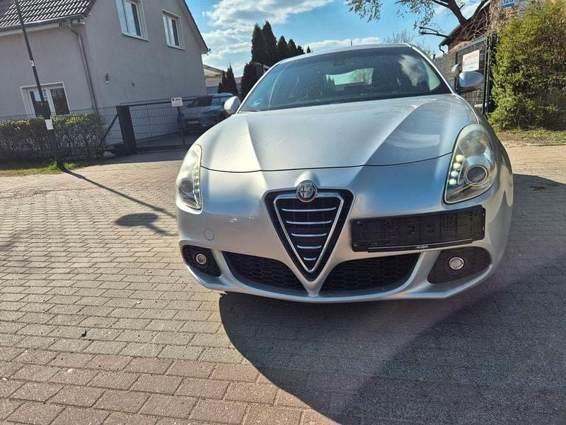 Gebraucht Alfa Romeo Giulietta Veloce 120 PS (88 kW) 2014 Silber Kleinwagen