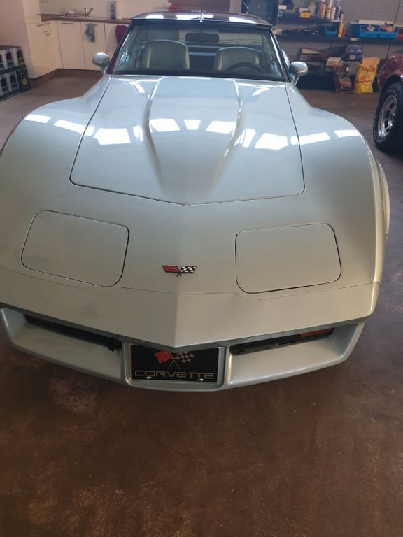 Grün Gebraucht 1982 Corvette C3 Coupé | 32.000 € - Bild 1/3