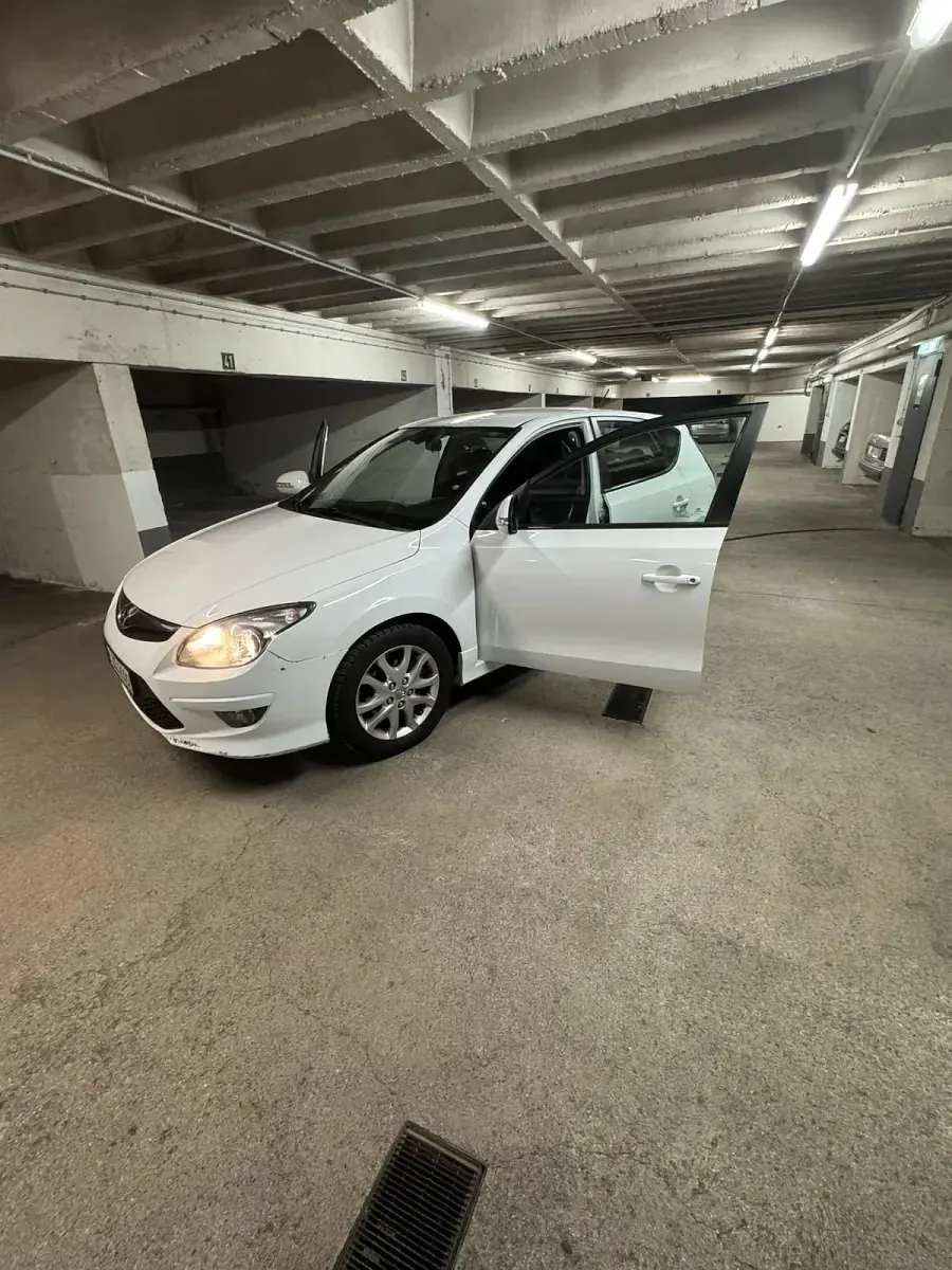 Gebraucht Hyundai i30 90 PS (66 kW) 2011 Weiß Limousine