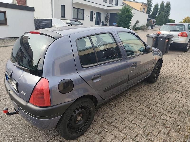 Gebraucht Renault Clio II Authentique 58 PS (42 kW) 1999 Grau Limousine