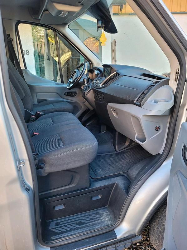 Gebraucht Ford Transit 131 PS (96 kW) 2019 Silber Van