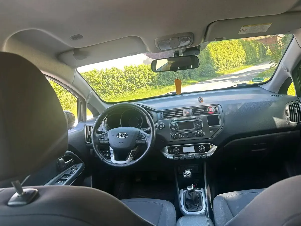 Gebraucht Kia Rio 108 PS (79 kW) 2011 Schwarz Kleinwagen
