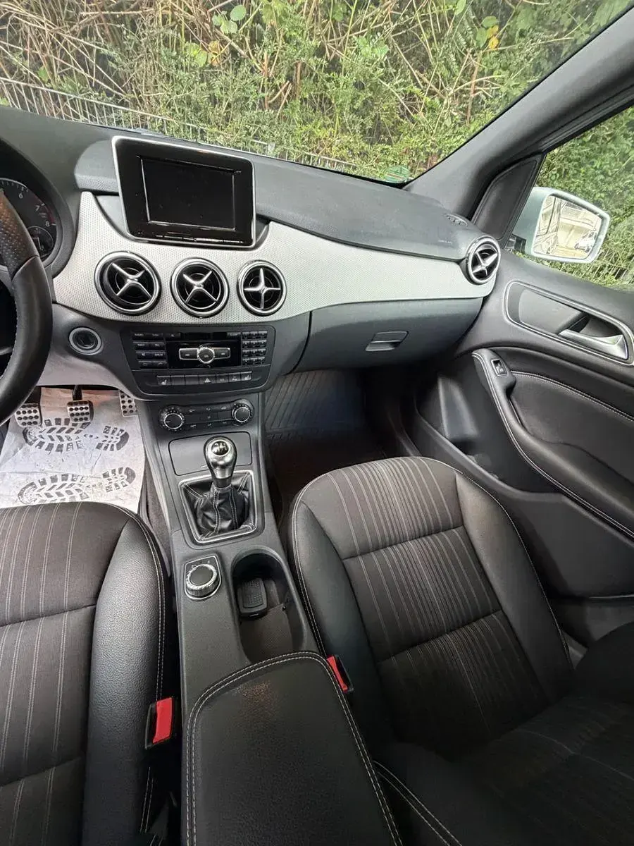 Gebraucht Mercedes B180 90 PS (66 kW) 2013 Silber Kleinwagen