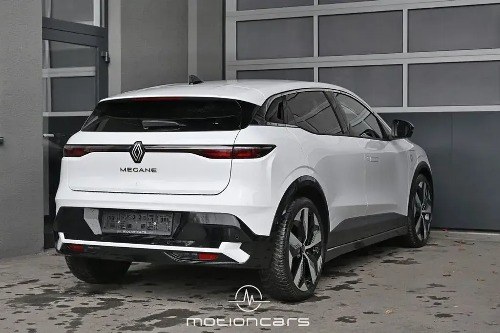 Używany Renault Megane E-Tech 96 kW (131 KM) 2022 Biały Sedan/Limuzyna