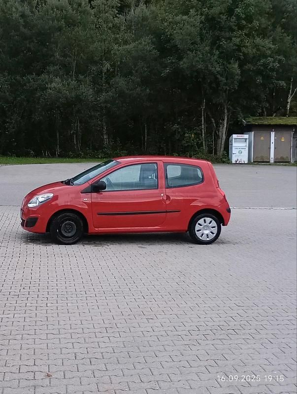 Rot Gebraucht 2016 Renault Twingo Kleinwagen | 3.000 € (Superpreis) - Bild 1/4