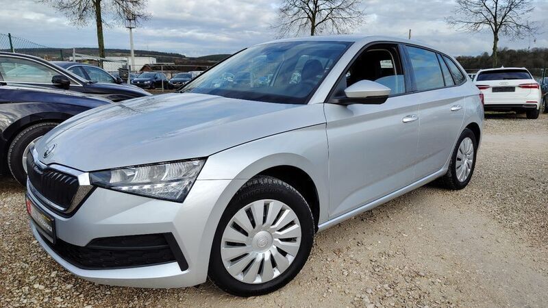 Silber Gebraucht 2020 Skoda Scala Active Kleinwagen | 9.758 € - Bild 1/4
