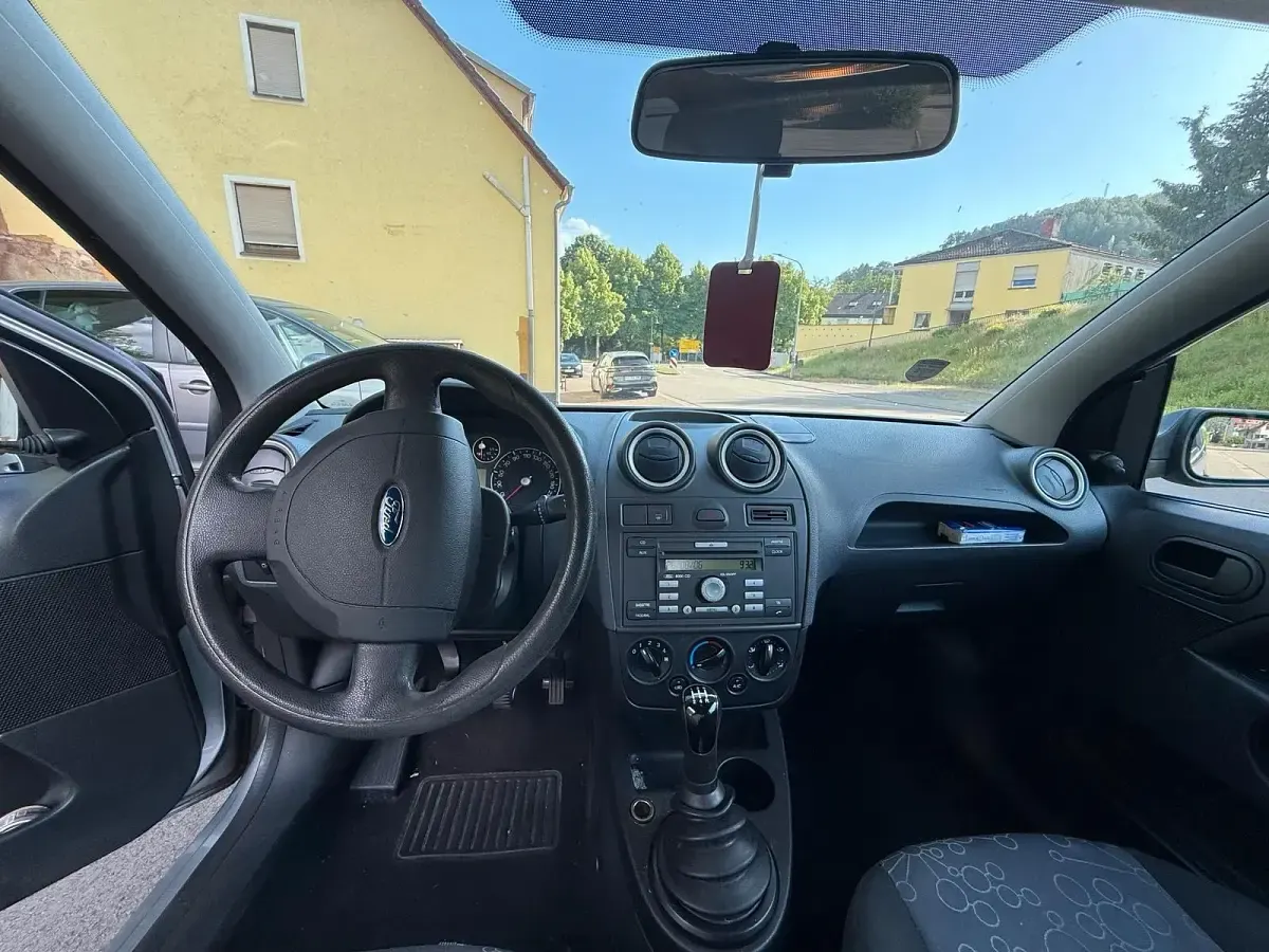 Gebraucht Ford Fiesta 69 PS (50 kW) 2006 Silber Kleinwagen