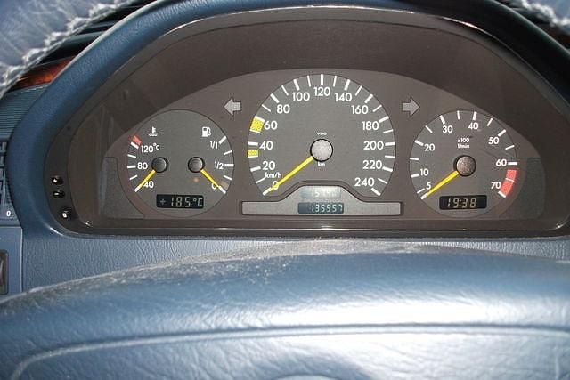 Gebraucht Mercedes C200 136 PS (100 kW) 1998 Silber metallic Limousine