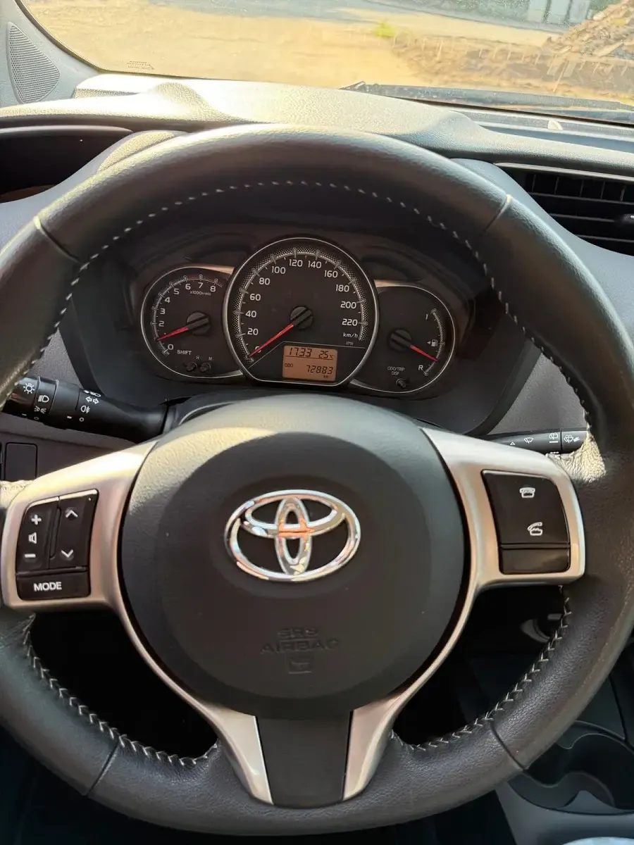 Gebraucht Toyota Yaris 70 PS (51 kW) 2015 Rot Kleinwagen