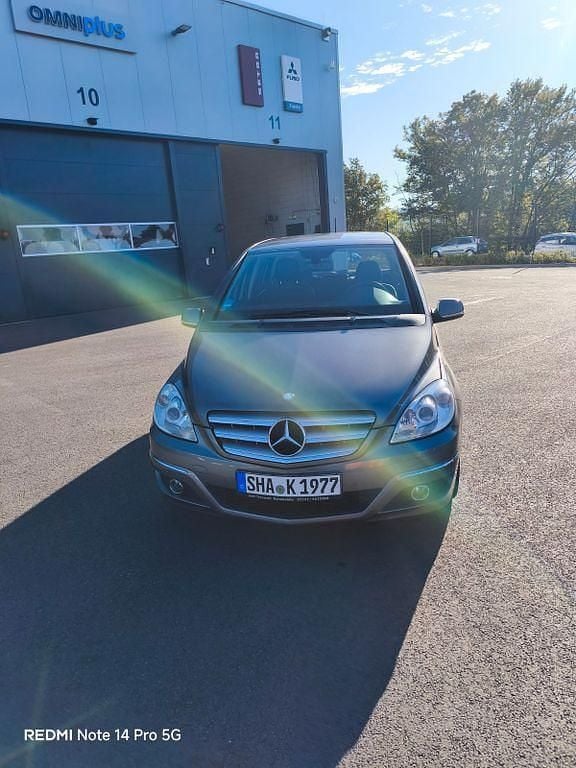 Grau Gebraucht 2010 Mercedes B200 Van / Kleinbus | 2.400 € (Guter Preis) - Bild 1/4