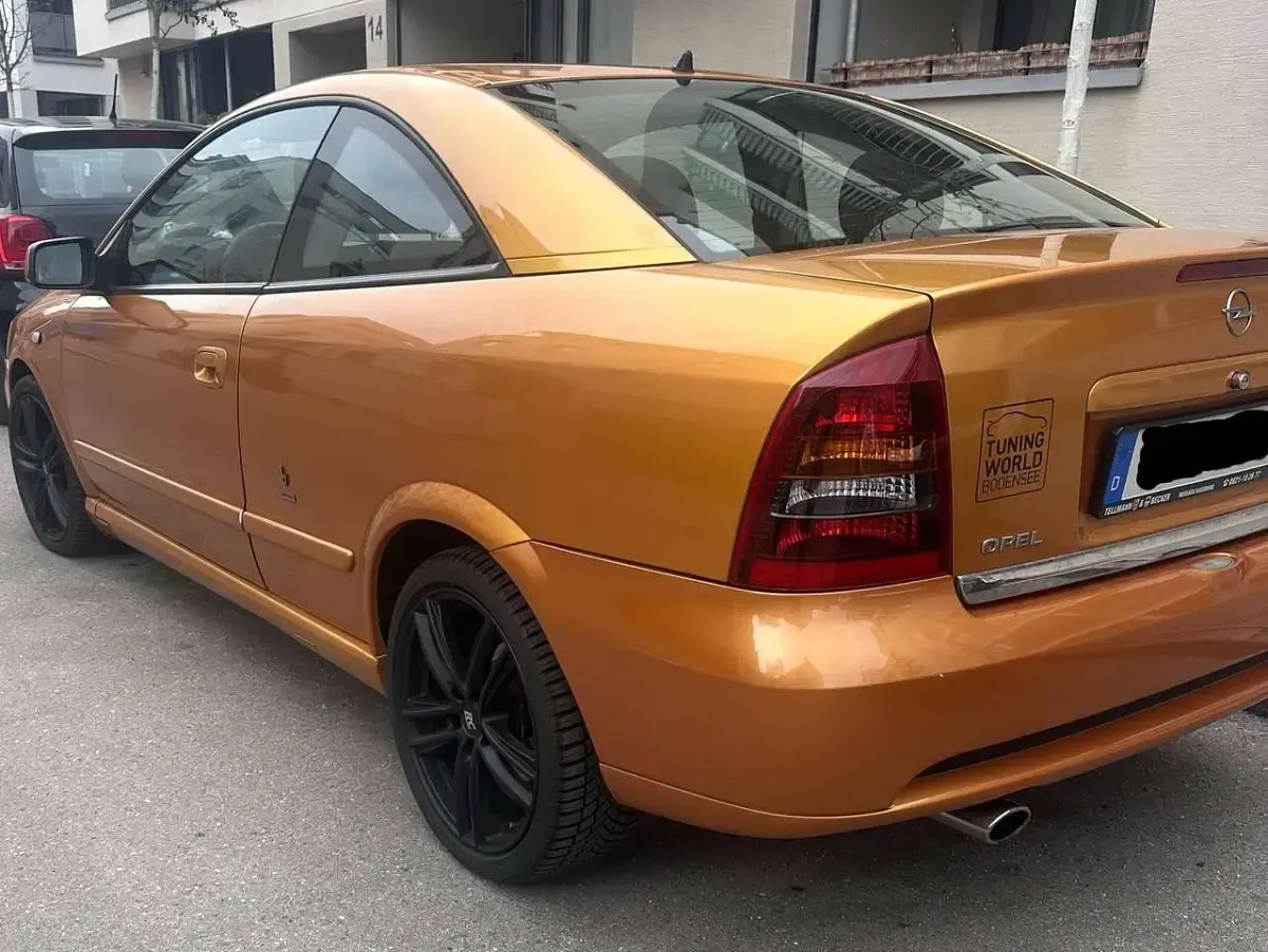 Gebraucht Opel Astra 147 PS (108 kW) 2002 Gold Coupé