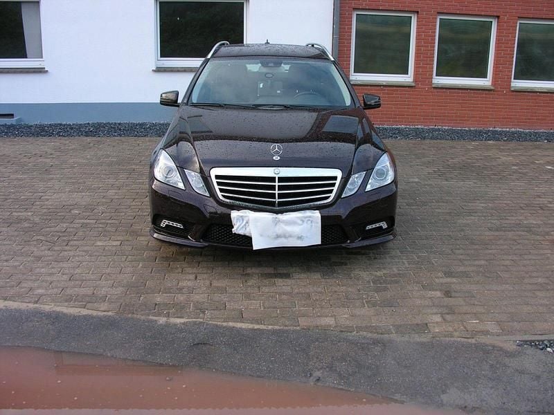 Schwarz Gebraucht 2010 Mercedes 250 Kombi | 12.000 € (Etwas zu teuer) - Bild 1/4
