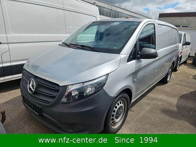 Silber Gebraucht 2021 Mercedes Vito Van / Kleinbus | 20.901 € (Guter Preis) - Bild 1/4