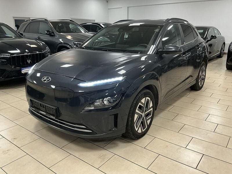 Grau Gebraucht 2021 Hyundai Kona Edition 30+ SUV | 15.470 € (Guter Preis) - Bild 1/4