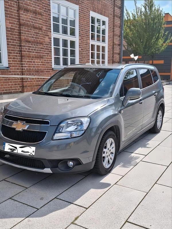 Grau Gebraucht 2011 Chevrolet Orlando Limousine | 4.500 € (Fairer Preis) - Bild 1/4