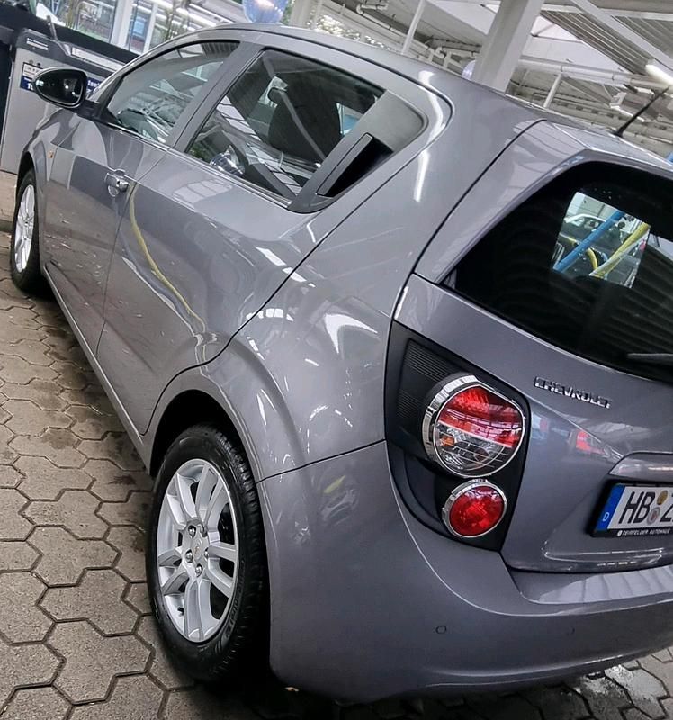 Grau Gebraucht 2012 Chevrolet Aveo Kleinwagen | 3.350 € (Fairer Preis) - Bild 1/4