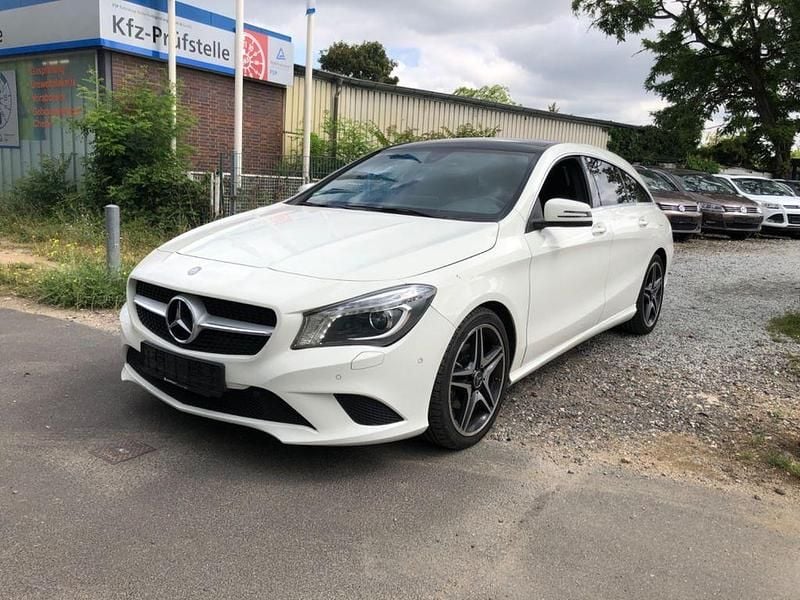 Weiß Gebraucht 2015 Mercedes CLA180 Shooting Brake Kombi | 13.490 € (Fairer Preis) - Bild 1/4