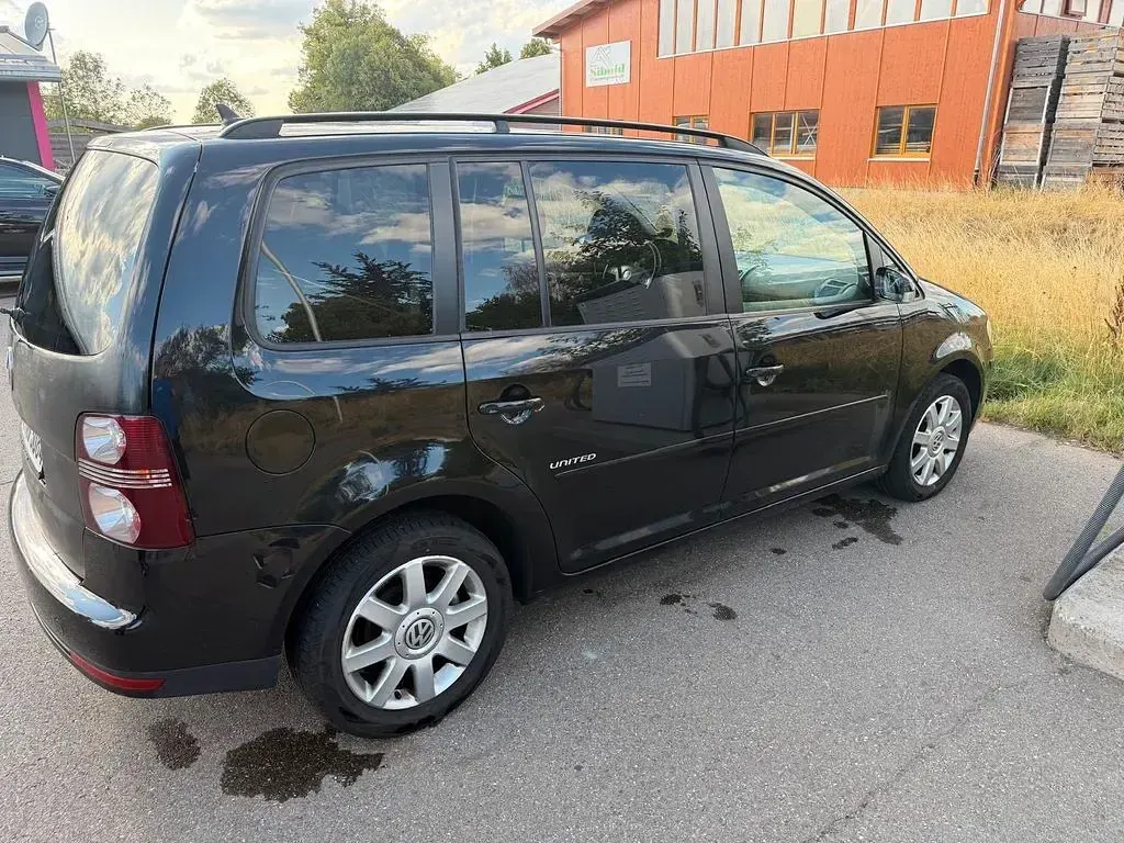 Gebraucht VW Touran Trendline 140 PS (102 kW) 2008 Schwarz Van / Kleinbus
