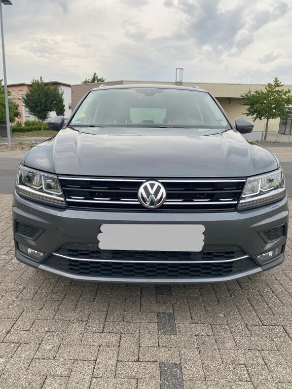 Grau Gebraucht 2018 VW Tiguan Highline SUV | 18.000 € (Guter Preis) - Bild 1/4