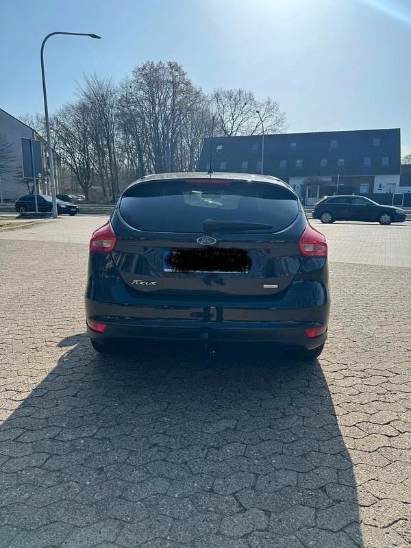 Gebraucht Ford Focus 125 PS (91 kW) 2015 Schwarz Limousine