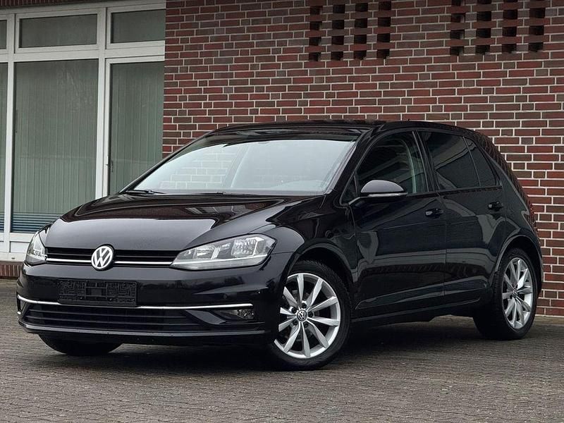 Deep black perleffekt Gebraucht 2017 VW Golf Highline Limousine | 16.400 € (Fairer Preis) - Bild 1/4