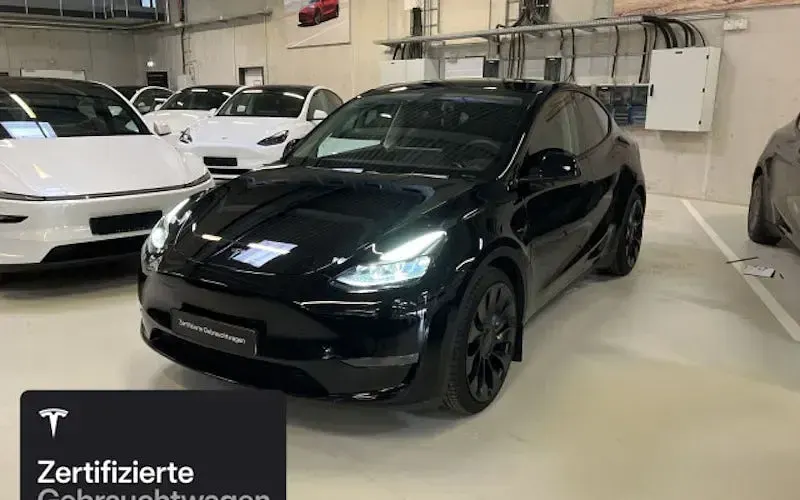 Käytetty Tesla Model Y Performance 321 kW (437 HP) 2023 Musta Katumaasturi